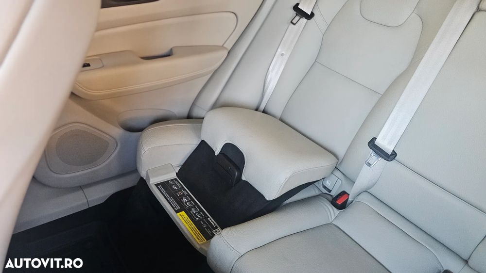 Volvo XC 60 Recharge T8 AWD AT Ultimate Dark - 28