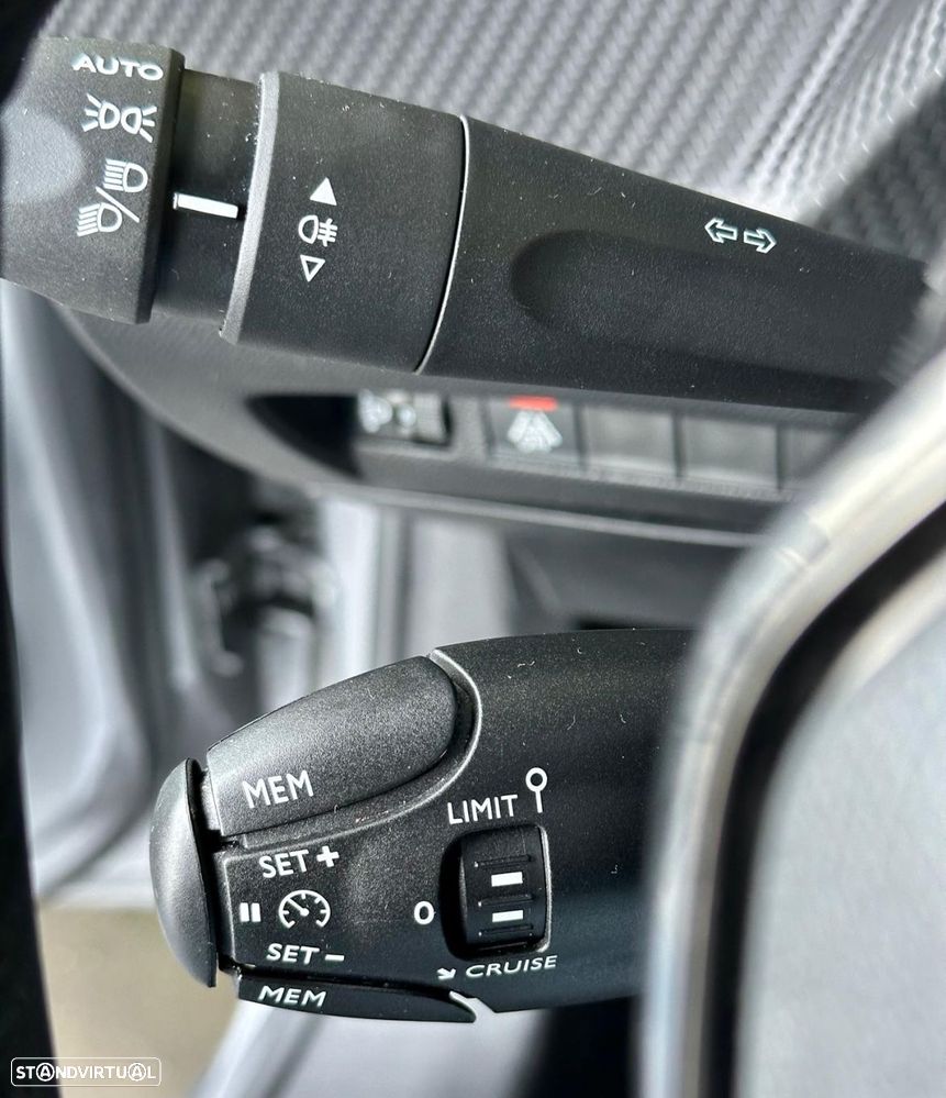 Peugeot e-208 50 kWh Allure - 11