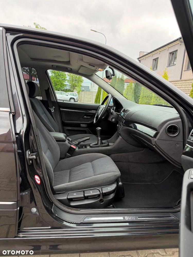 BMW Seria 5 520i - 28