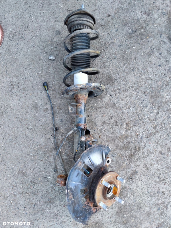 MAZDA 2 DJ 14- ZWROTNICA MCPHERSON PRAWY PRZÓD 1.5