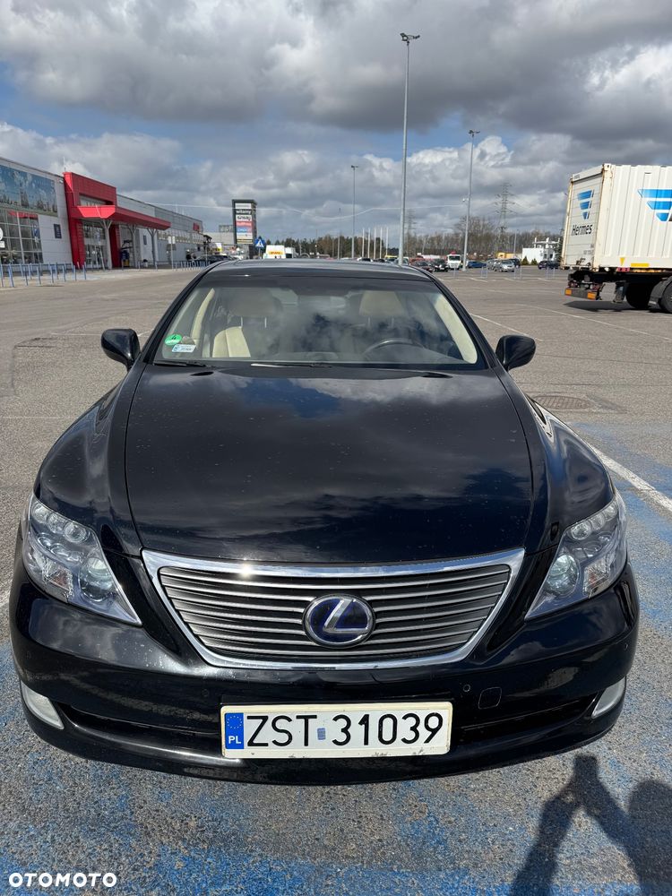 Lexus LS - 6