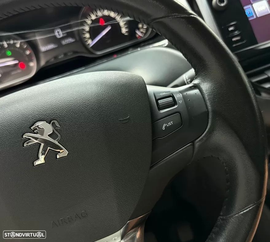 Peugeot 208 1.6 BlueHDi Style - 26