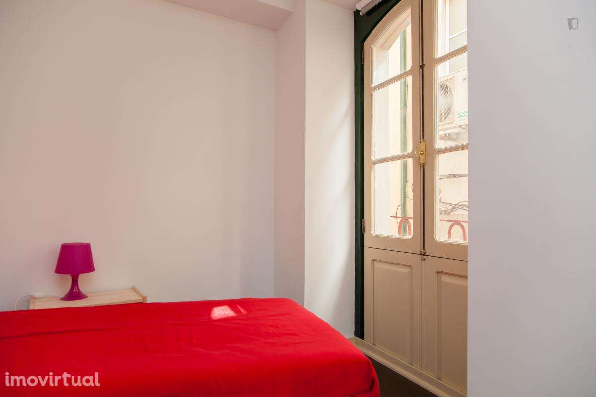 Quarto - localizado em Baixa Coimbra - Grande imagem: 4/16
