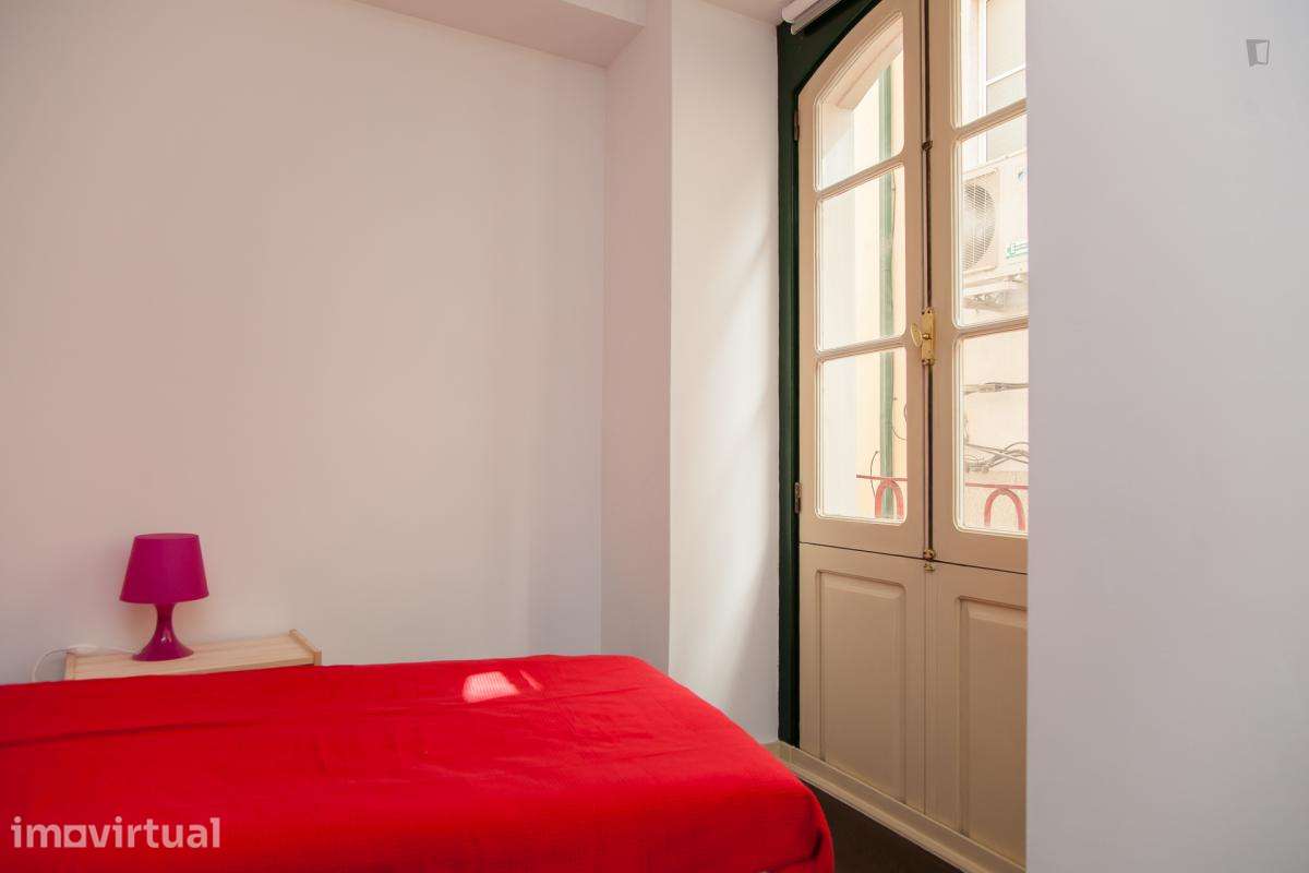 Quarto - localizado em Baixa Coimbra - Grande imagem: 4/16