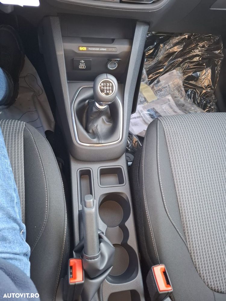 Ford Transit Courier - 28