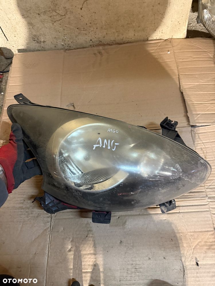 Lampa przednia Toyota Aygo anglik 05-14r. - 1