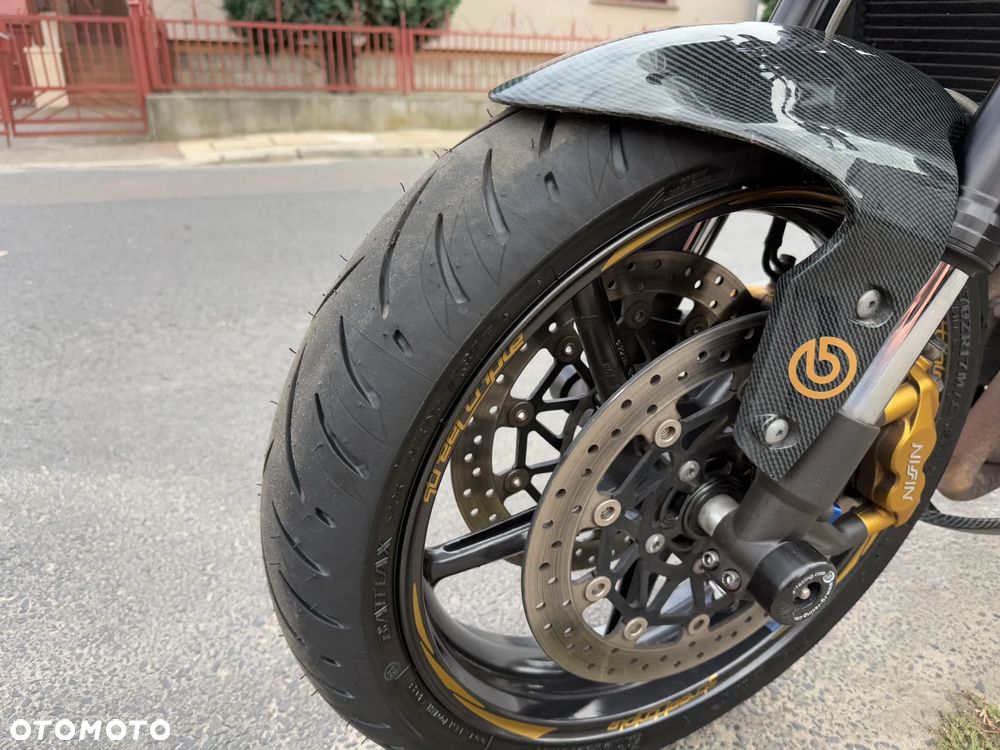 Triumph Street Triple - 22