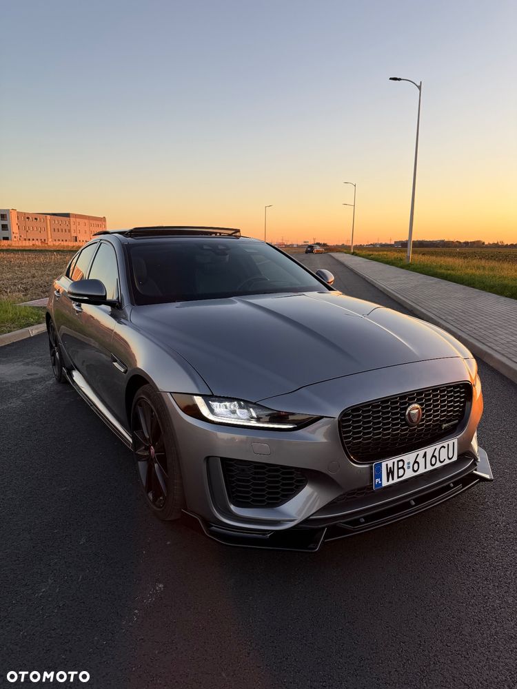 Jaguar XE 2.0 P300 AWD R-Dynamic HSE - 1