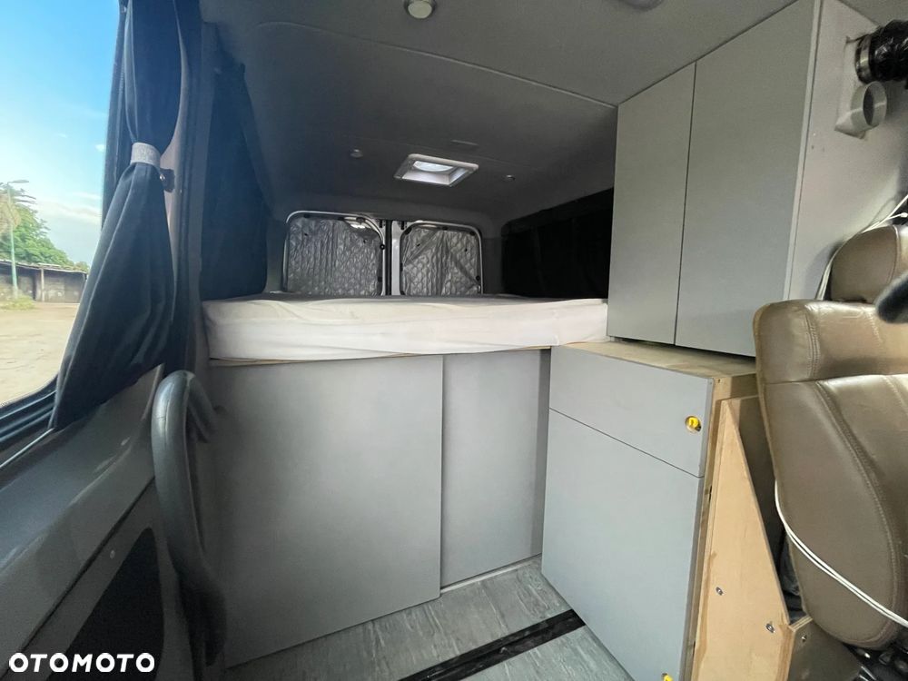 Mercedes-Benz Sprinter - 12