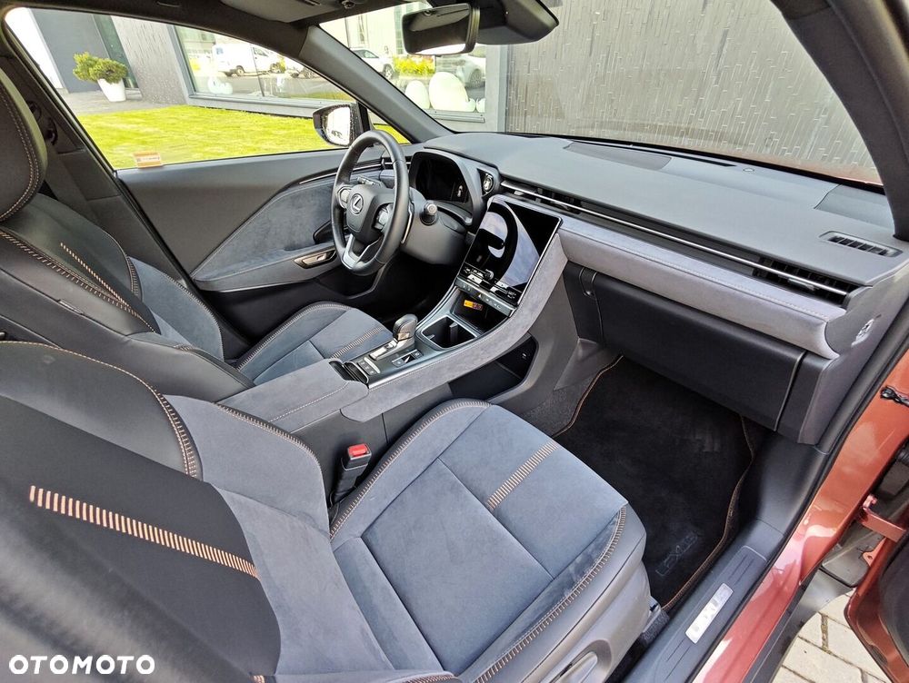 Lexus LBX 1.5 Hybrid Cool - 4