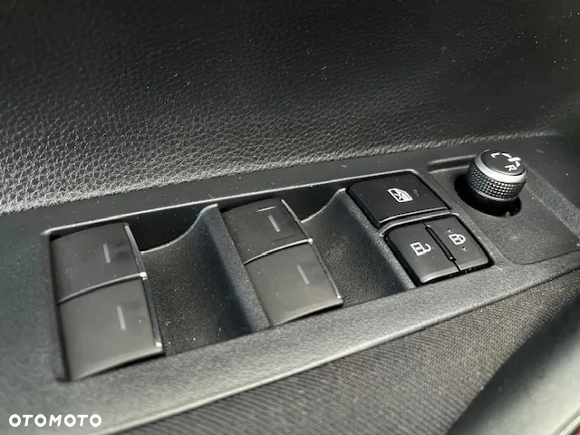 Toyota Corolla 1.8 Hybrid Comfort - 34