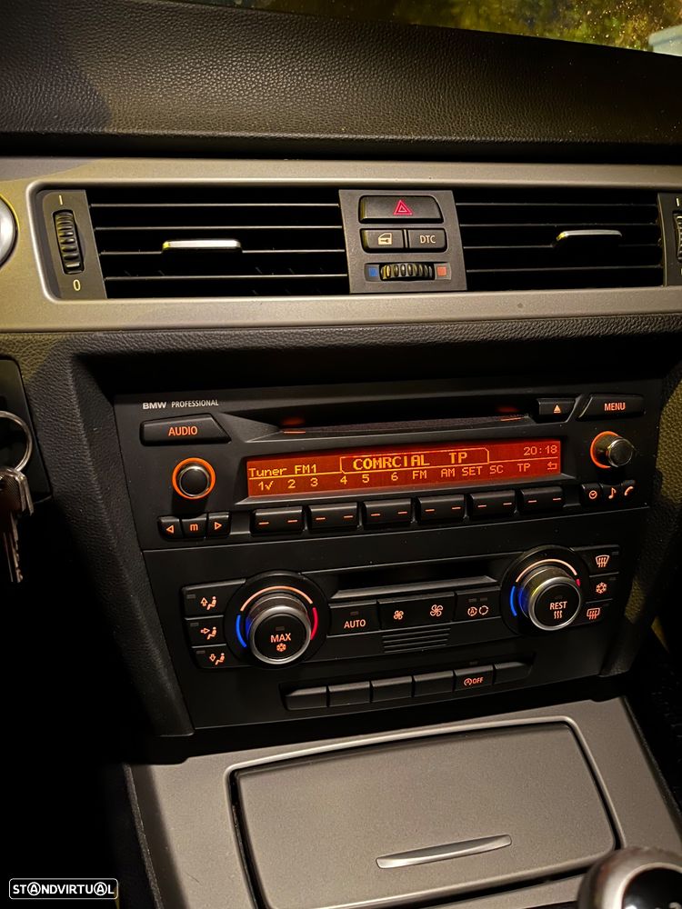 BMW 318 d Touring - 14