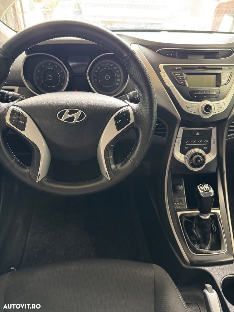 Hyundai Elantra 1.6 MPi Exclusive - 15