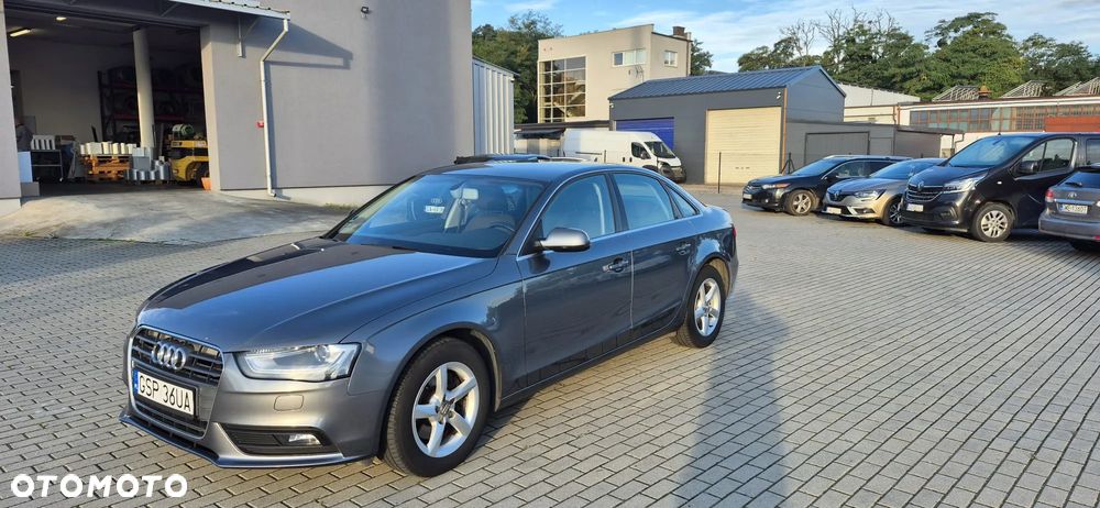 Audi A4 Limousine - 1