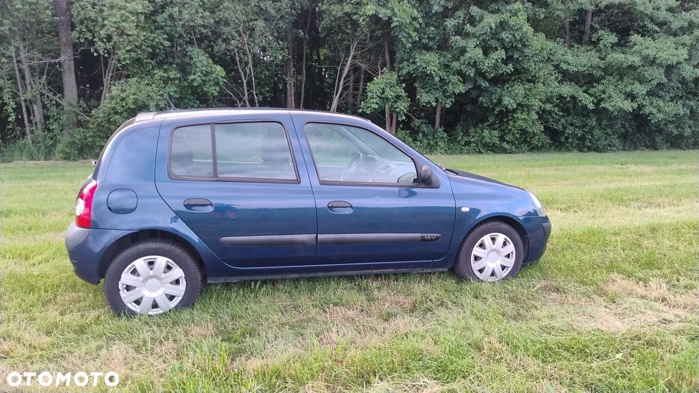 Renault Clio 1.2 16V Emotion - 9