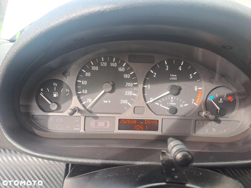 BMW Seria 3 318i - 9