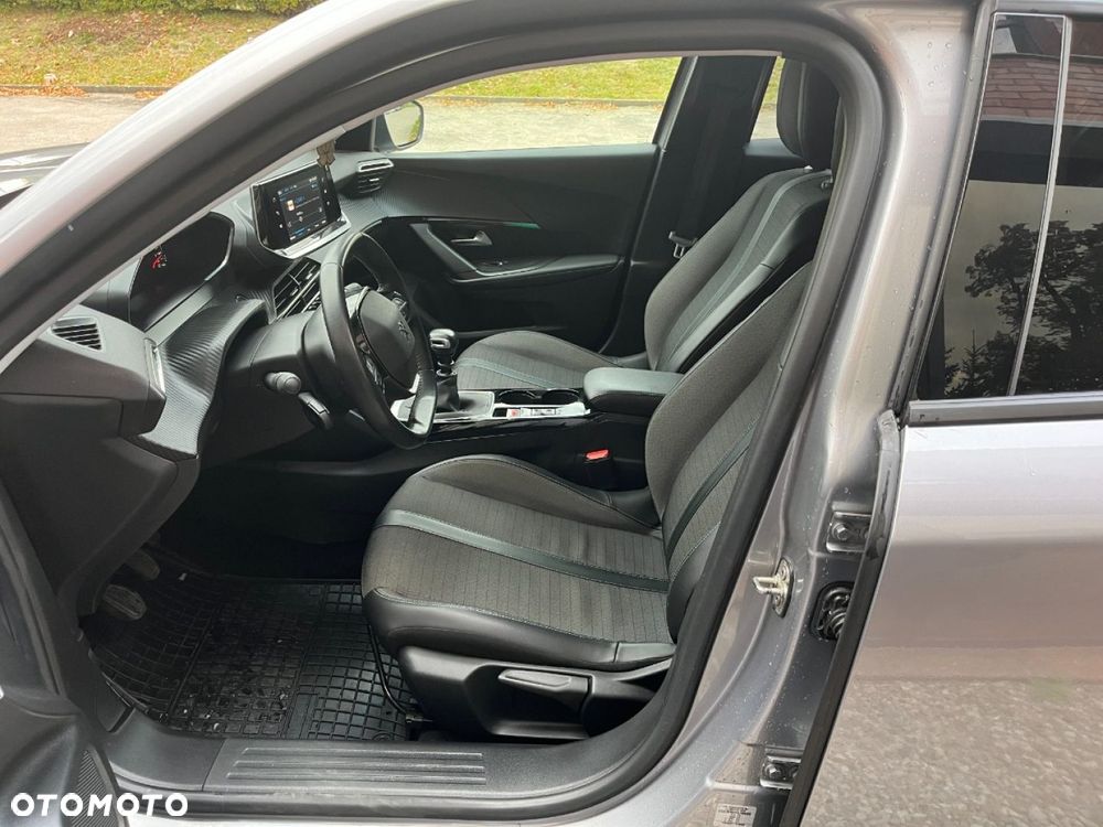 Peugeot 2008 PureTech 100 Allure S&S BVM6 - 22