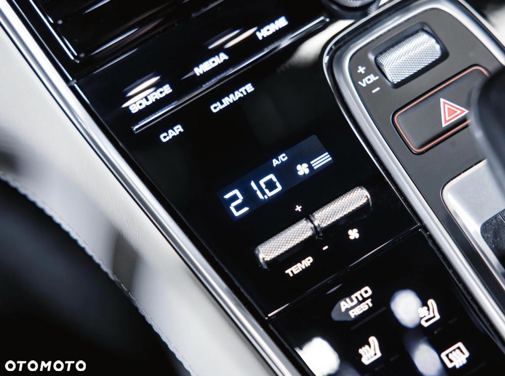 Porsche Panamera 4 E-Hybrid - 17