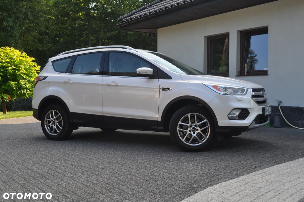 Ford Kuga 1.5 EcoBoost 2x4 Titanium - 3
