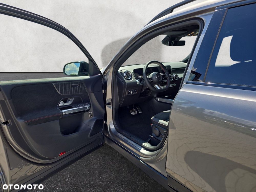 Mercedes-Benz GLB - 11