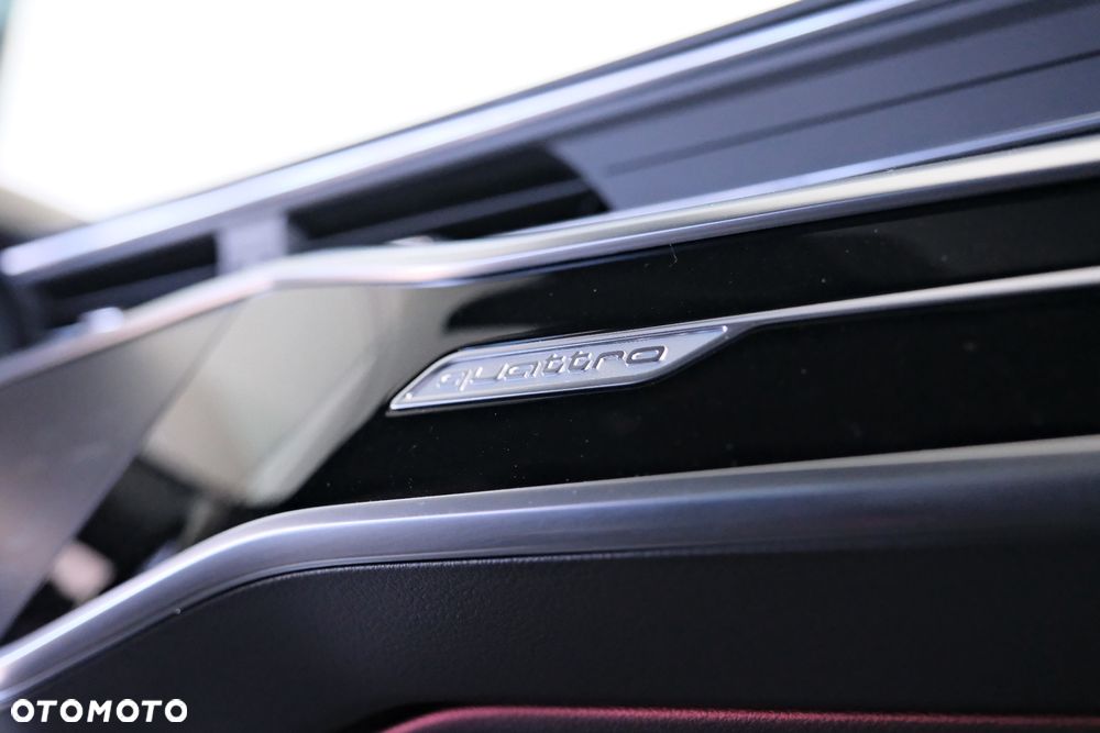 Audi RS6 Avant - 35