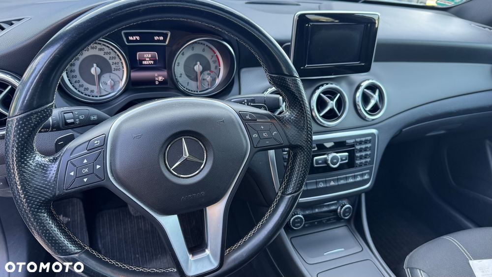 Mercedes-Benz GLA 250 4-Matic - 16