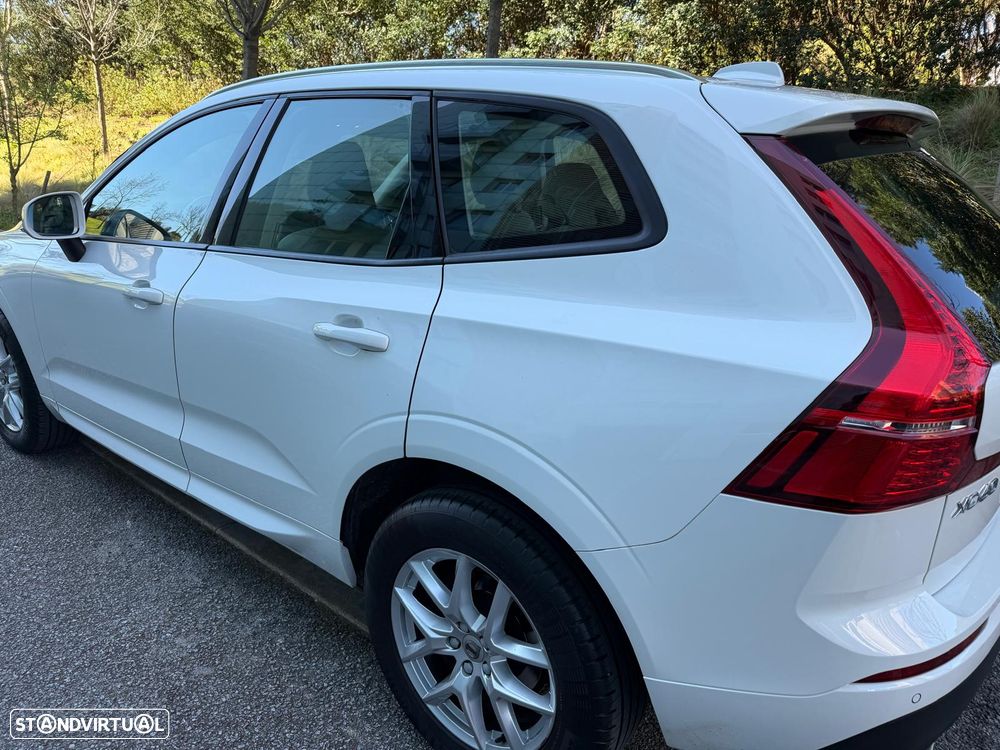 Volvo XC 60 2.0 D4 Momentum AWD Geartronic - 4