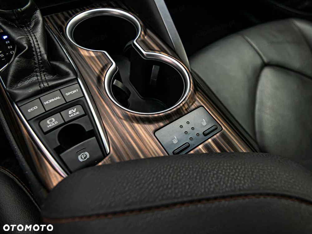 Toyota Camry 2.5 Hybrid Executive CVT - 27