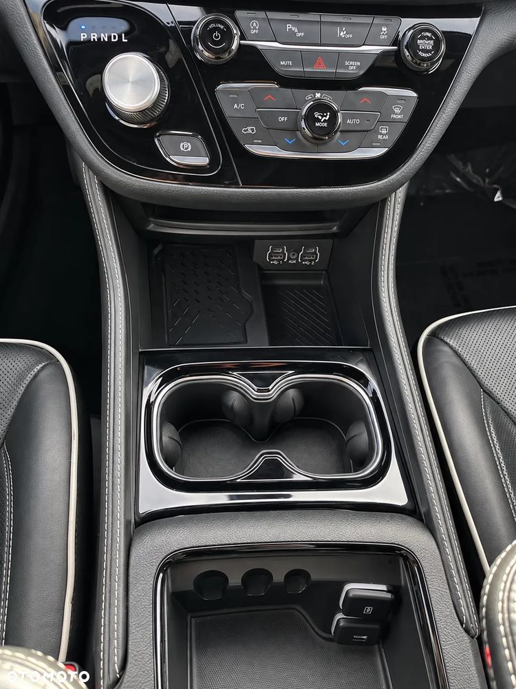 Chrysler Pacifica - 19