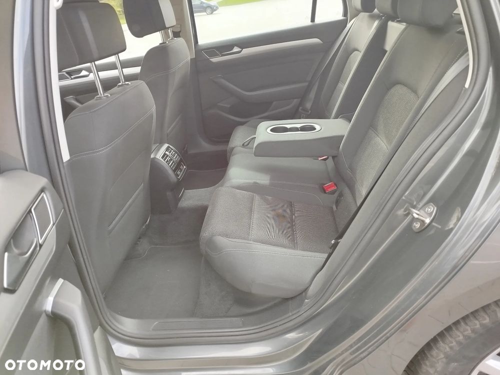 Volkswagen Passat Variant ver-variant-1-6-tdi-bluemotion-technology-comfortline - 23