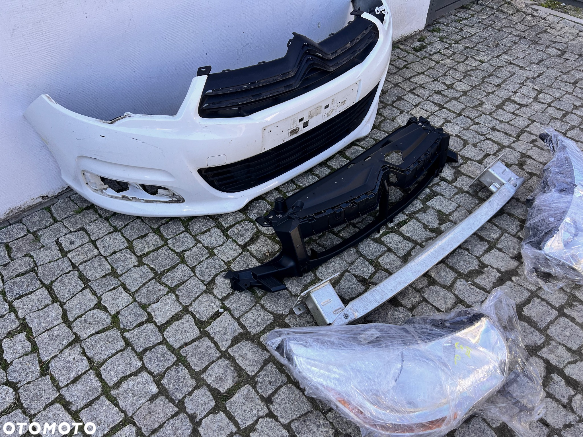 CITROEN C4 II B7 pas przedni gorny wzmocnienie zderzaka - 4