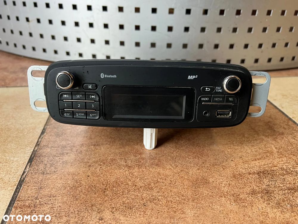 RADIO MP3 RENAULT CLIO IV TWINGO 281154149R - 1