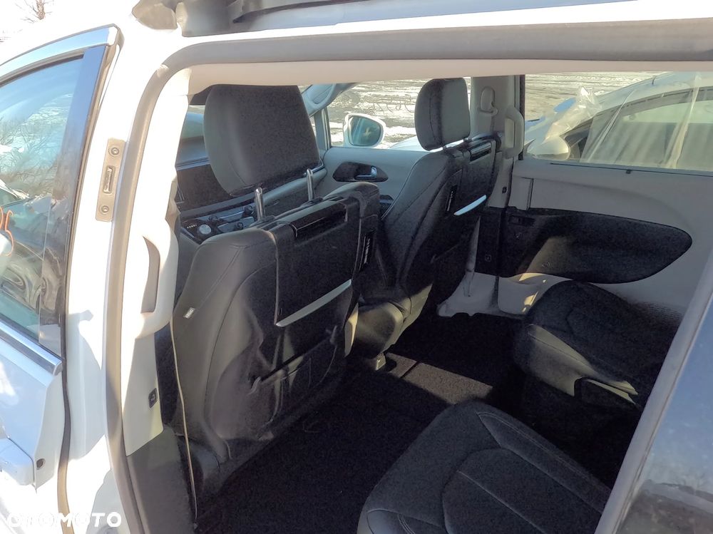 Chrysler Pacifica - 16