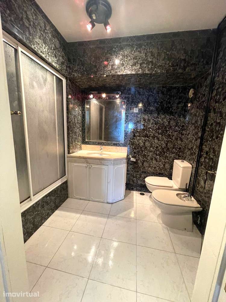 Excelente apartamento T2 na Costa da Caparica - Grande imagem: 4/46