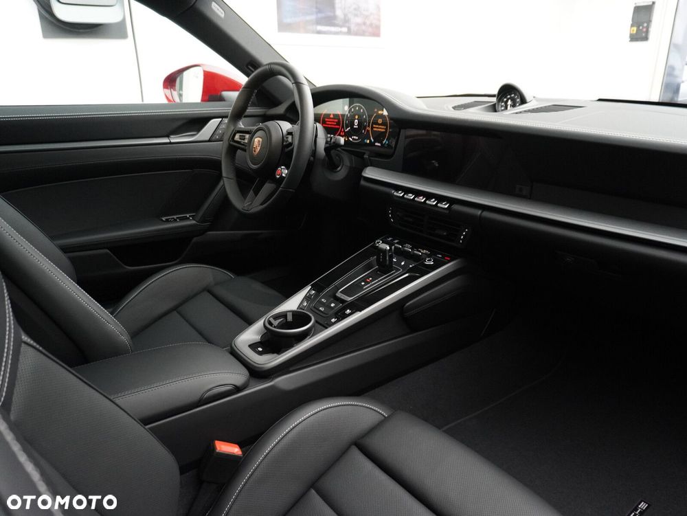 Porsche 911 Carrera - 32