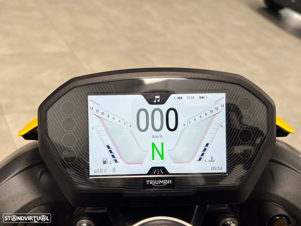Triumph Street Triple 765 RS - 10