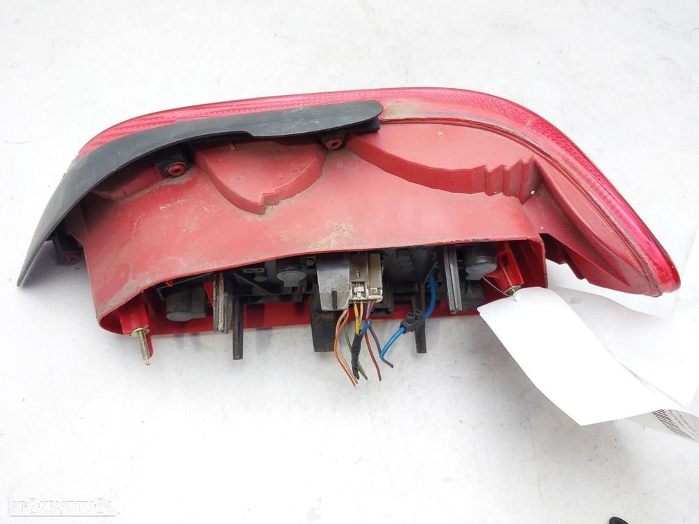 FAROLIM TRASEIRO ESQUERDO PEUGEOT 406 2004 -6350E8 - 2