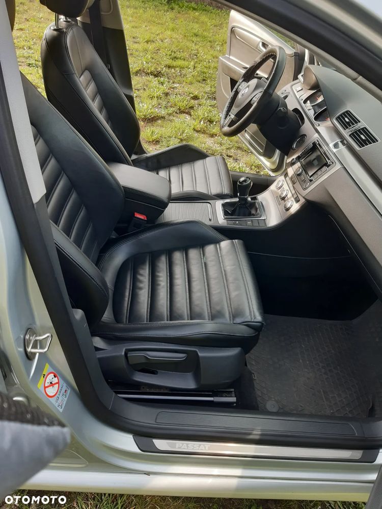 Volkswagen Passat 2.0 TDI Highline R-Style - 11