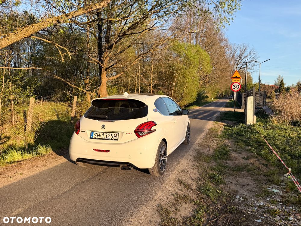 Peugeot 208 GTI 200 THP - 2