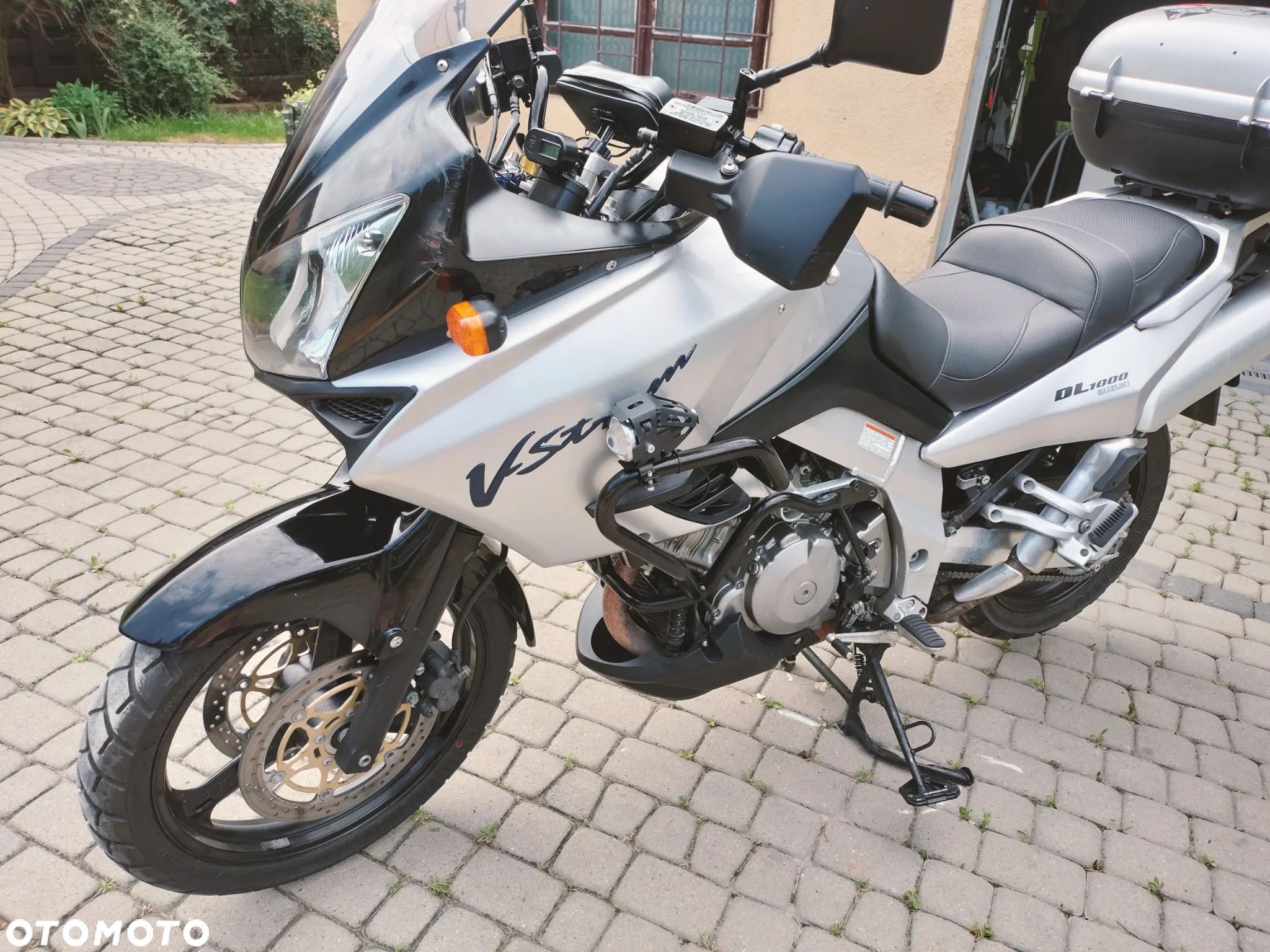 Suzuki V-STROM - 1
