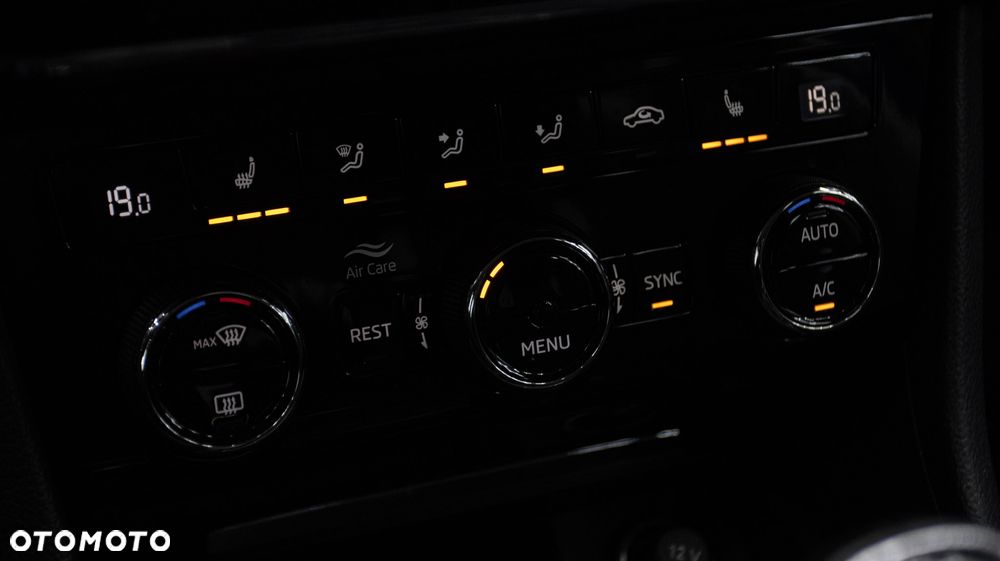 Skoda Superb 2.0 TDI SCR Ambition - 19