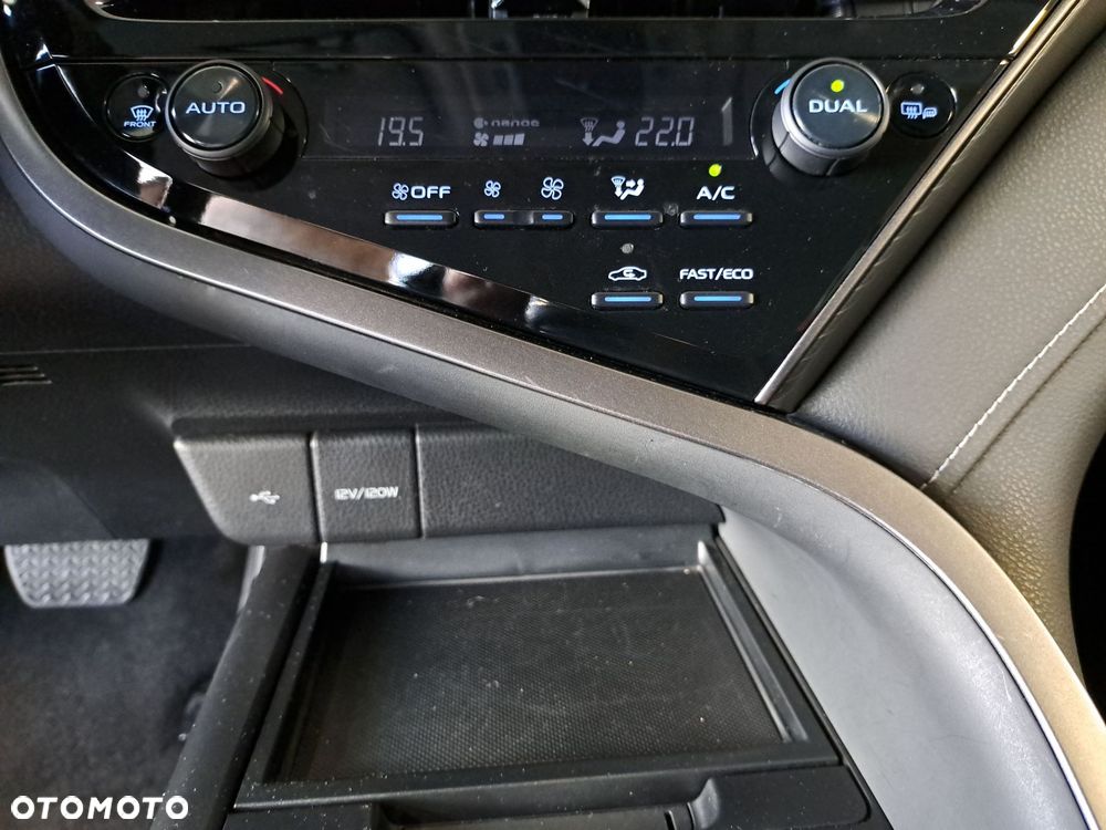 Toyota Camry 2.5 Hybrid Prestige CVT - 27