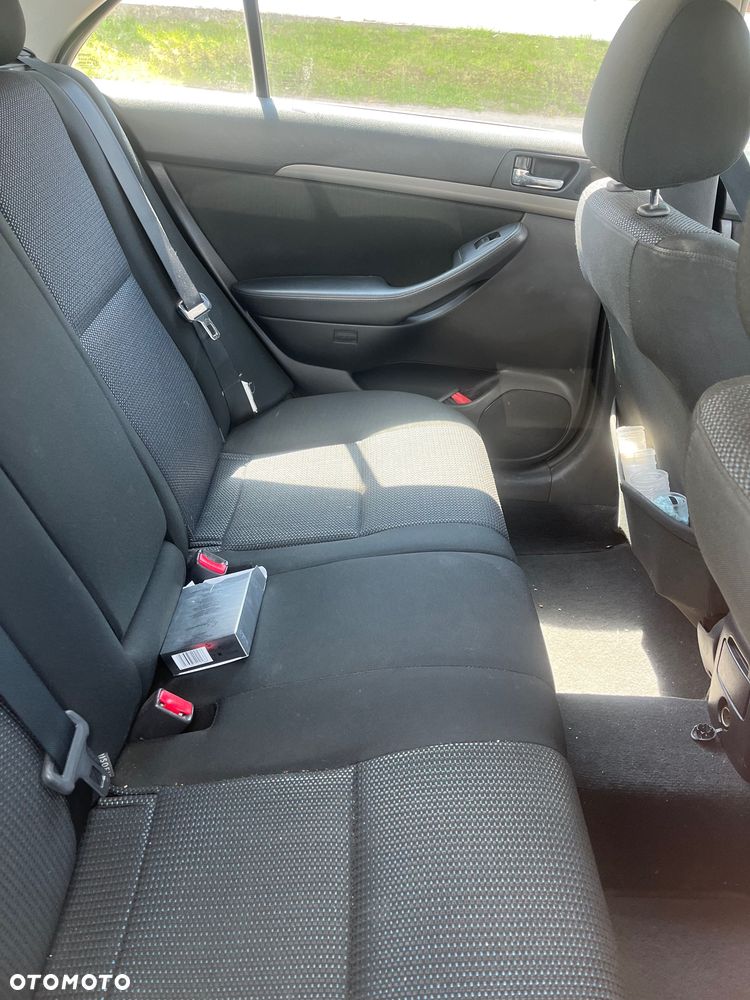Toyota Avensis - 6