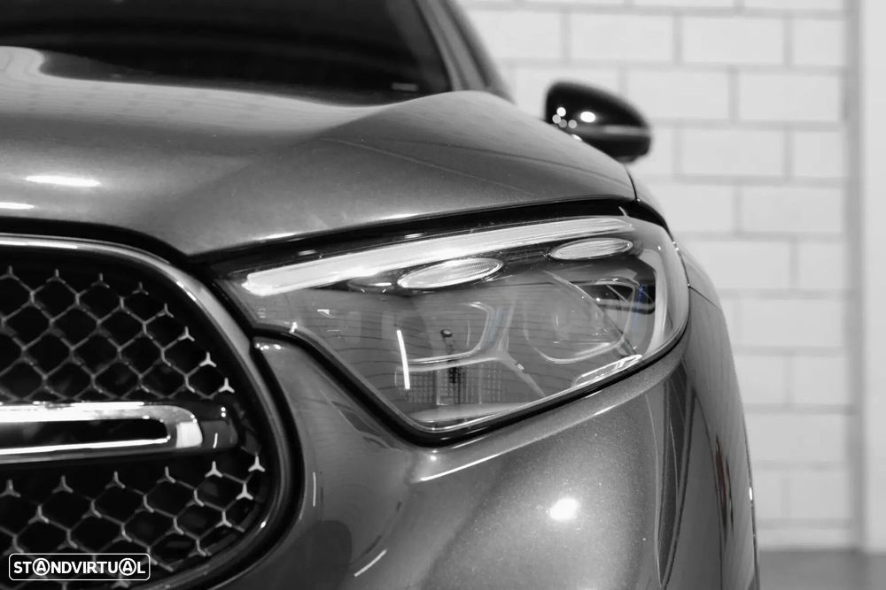 Mercedes-Benz GLC 300 e 4Matic 9G-TRONIC Edition AMG Line - 24