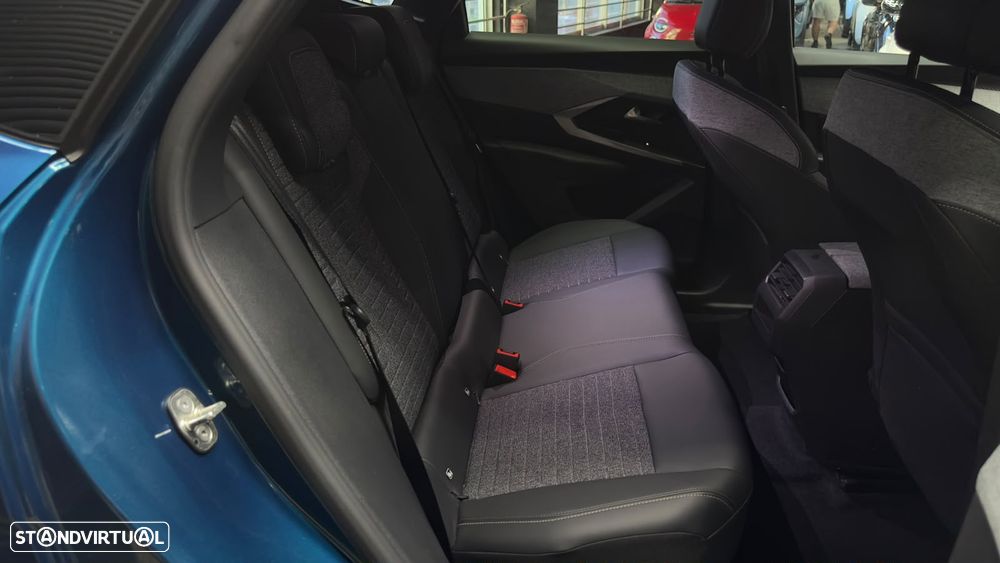 Peugeot E-3008 Allure - 42