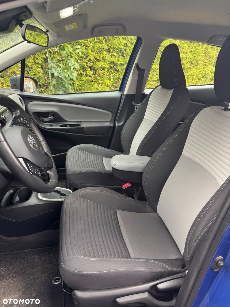 Toyota Yaris Hybrid 100 Premium - 8