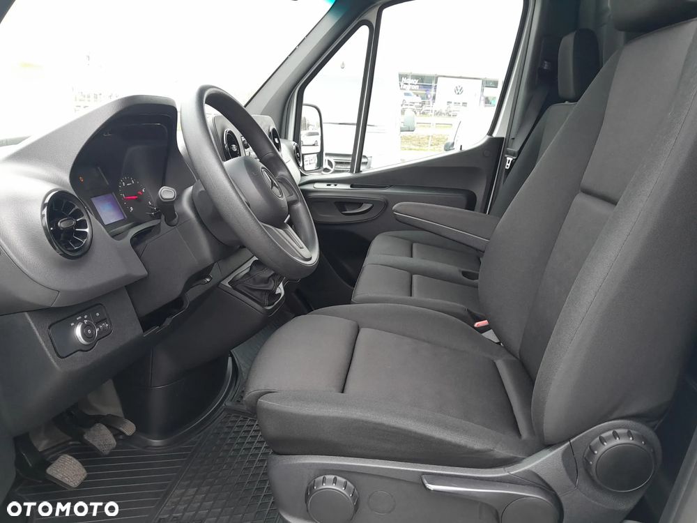 Mercedes-Benz Sprinter - 10