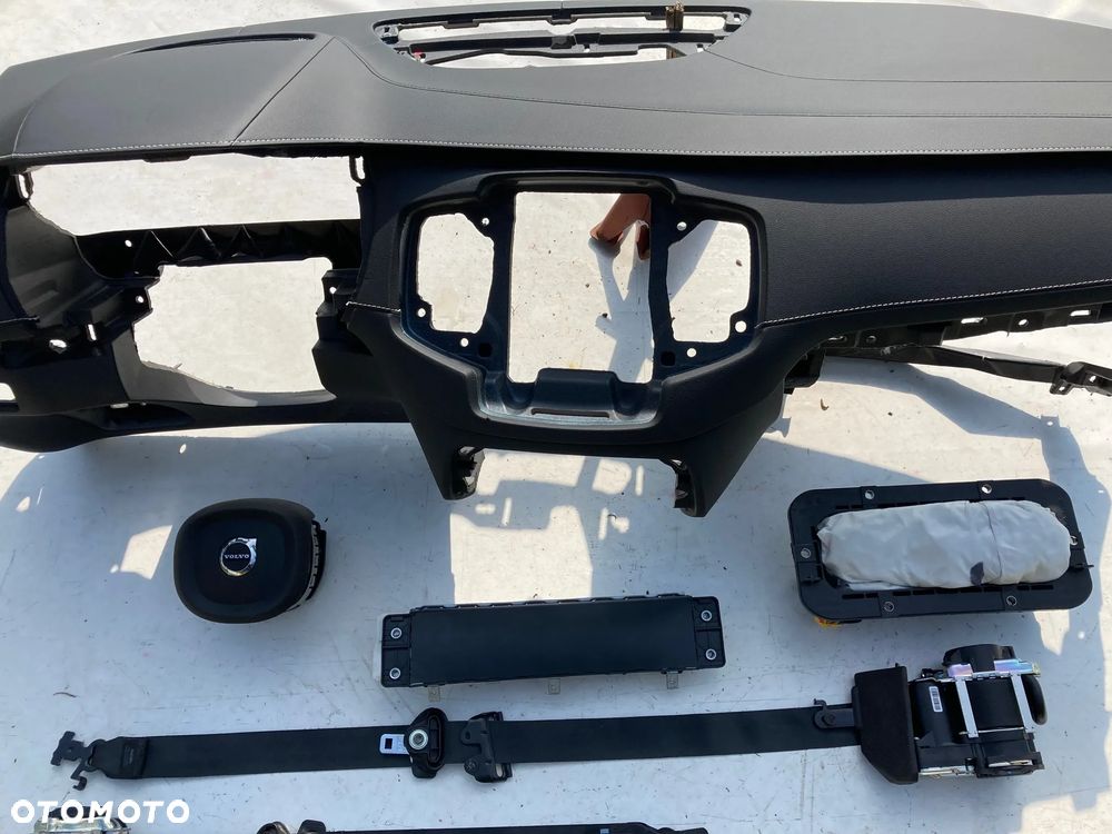 VOLVO XC90 II DESKA KONSOLA KOKPIT PULPIT PÓŁKA PARAPET PODUSZKI POWIETRZNE KIEROWCY PASAZERA KOLAN PODUSZKA POWIETRZNA KOLANOWA AIRBAG PASY PAS SKÓRA EU USA KANADA - 3