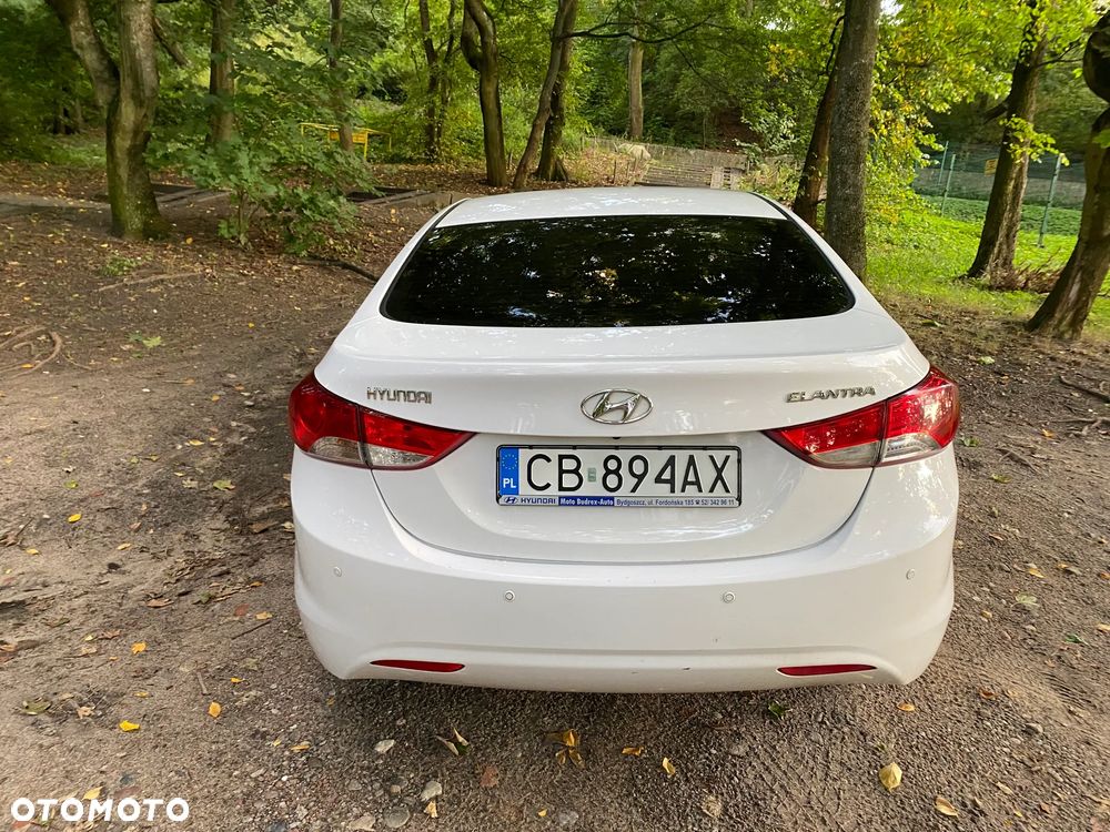 Hyundai Elantra 1.6 Comfort - 12