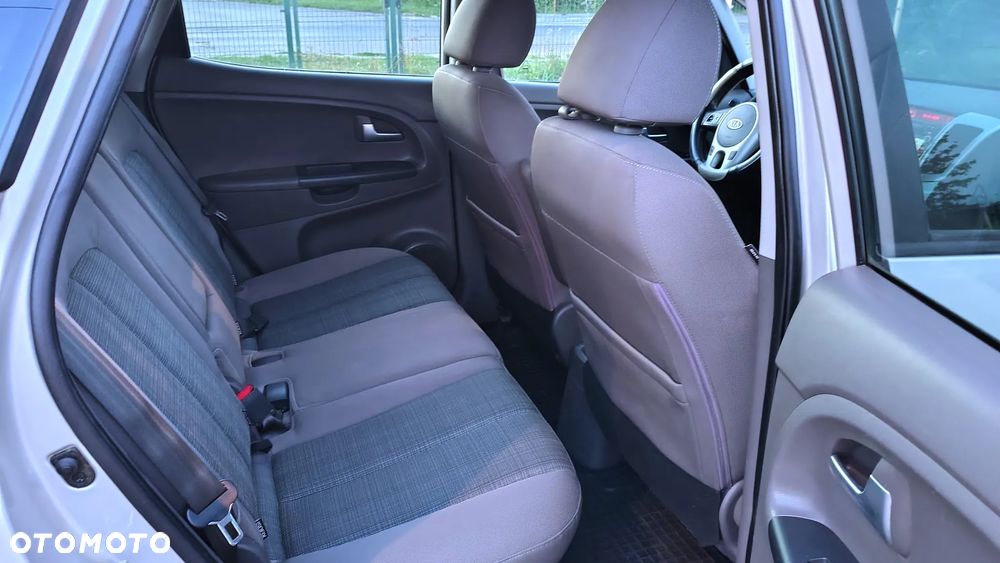 Kia Venga - 11